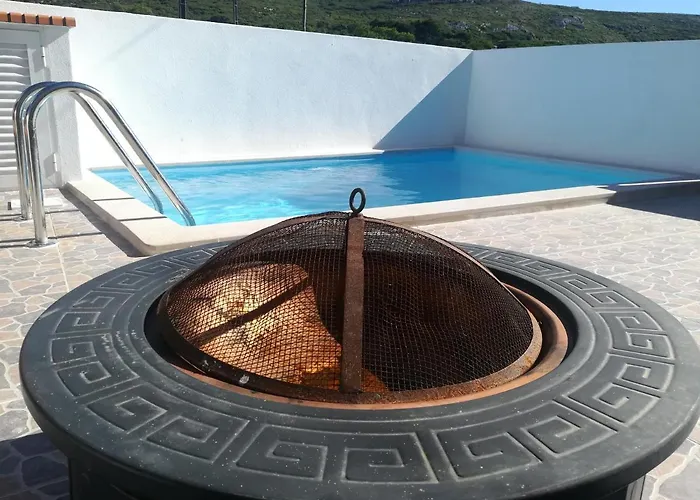 Semesterbostad Montejunto Villas-casa Do Esquilo *